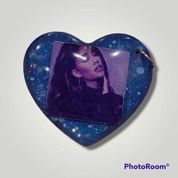 Ariana Grande Blue Glitter Heart Keychain - Picture 8 of 17